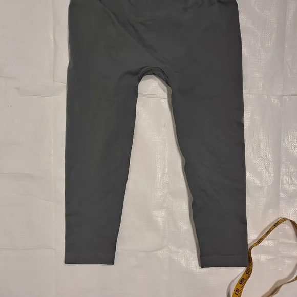 Gymshark Grey And Yellow Waistband Fit Cropped Leggings NWOT - Picture 3 of 9
